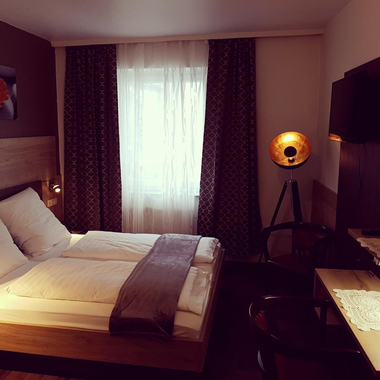Hotel Wacker Лар Экстерьер фото