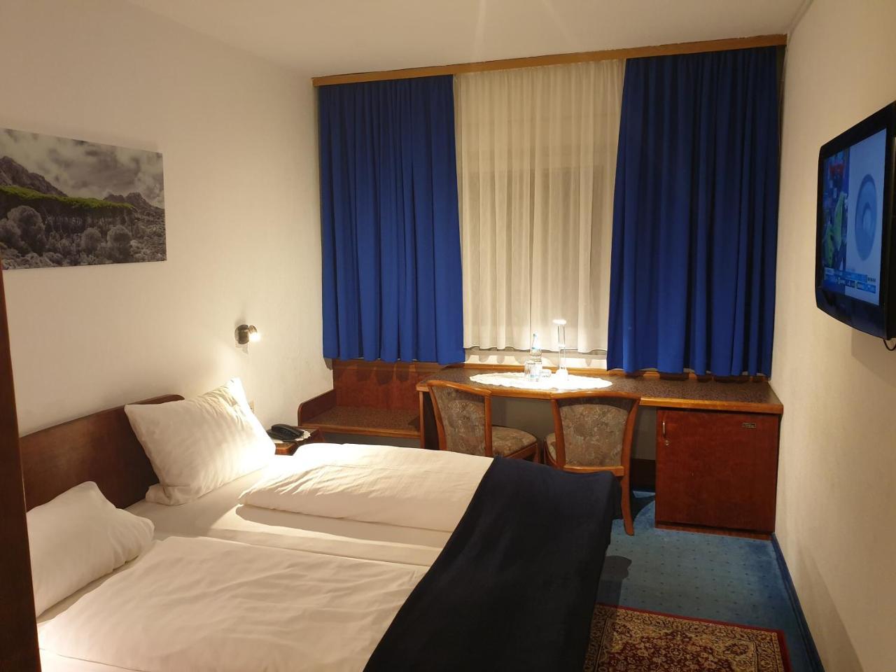Hotel Wacker Лар Экстерьер фото