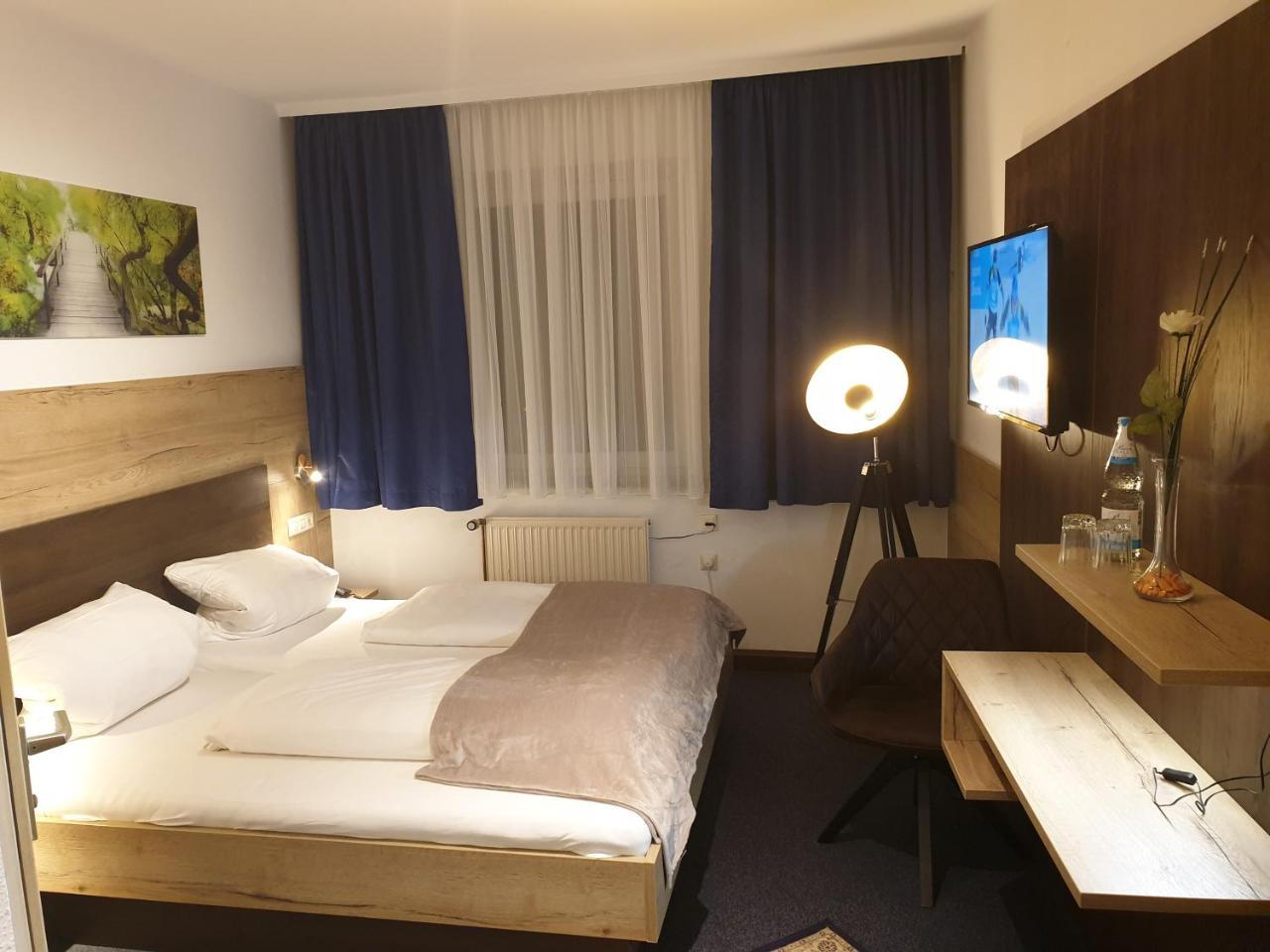 Hotel Wacker Лар Экстерьер фото